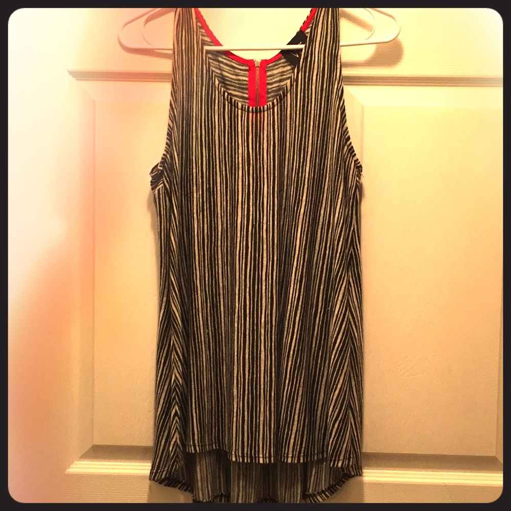 W5 Black White / Touch of Red blouse